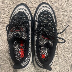 Nike Black and White Patterned Sneakers size 6